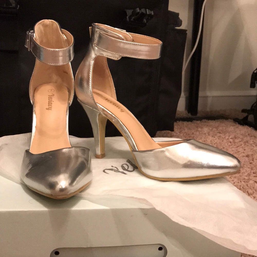 Silver metallic low kitten heels in box new in box